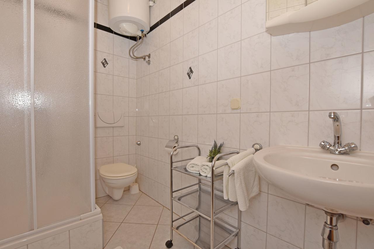 Apartment Angelina Brela Esterno foto