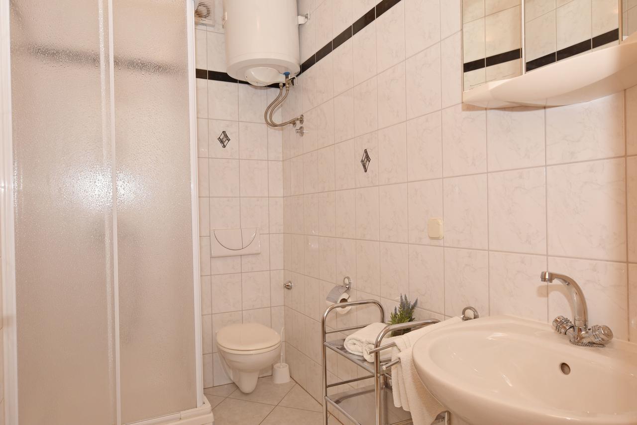 Apartment Angelina Brela Esterno foto