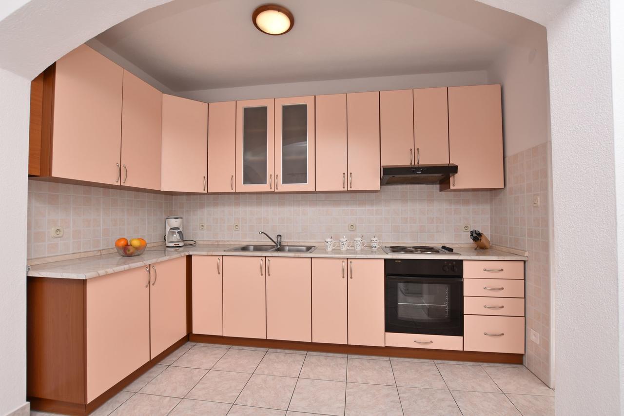 Apartment Angelina Brela Esterno foto